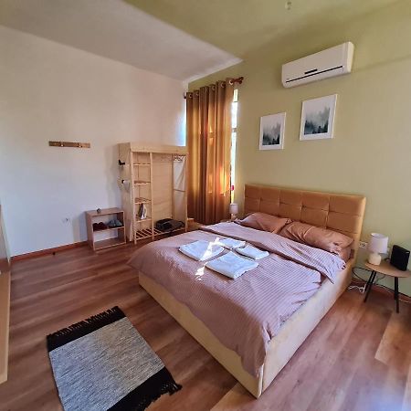 Ex-Block District Charming Studio Apartment With Treeish Sorrounding View! Tirana Bagian luar foto