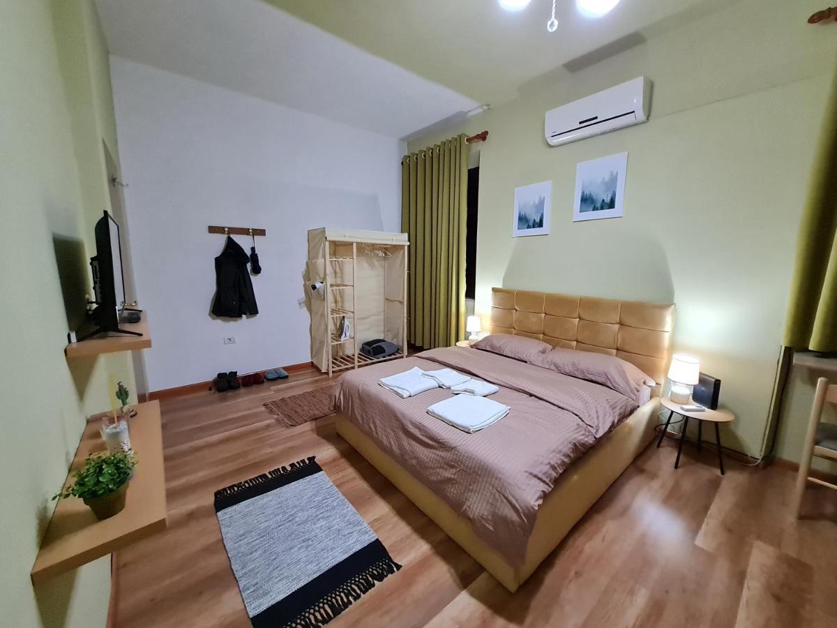 Ex-Block District Charming Studio Apartment With Treeish Sorrounding View! Tirana Bagian luar foto