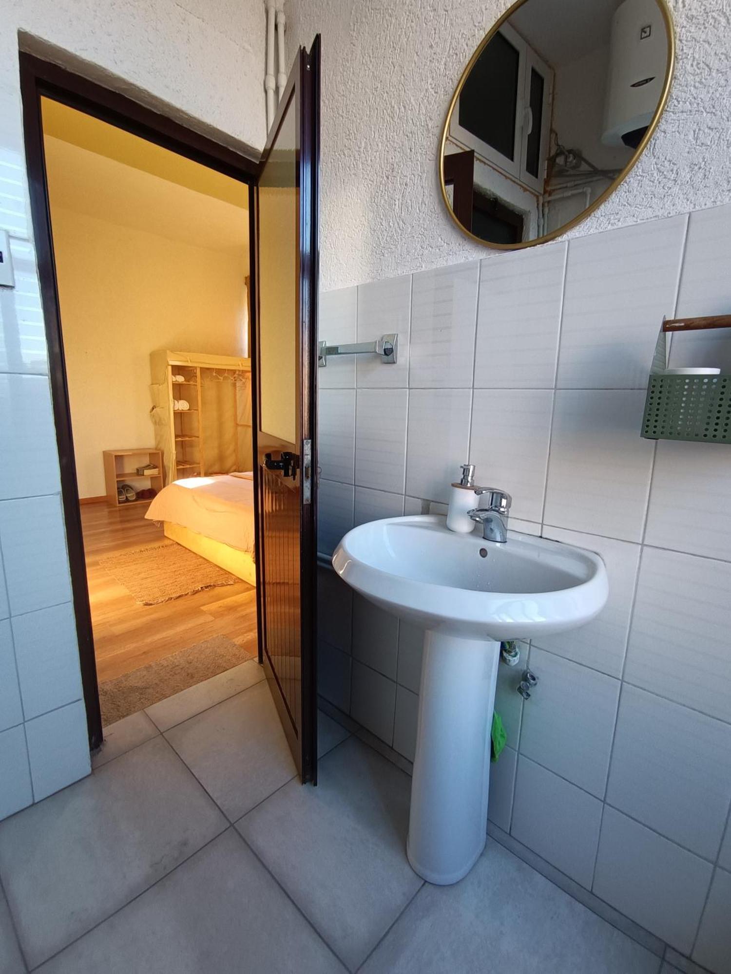 Ex-Block District Charming Studio Apartment With Treeish Sorrounding View! Tirana Bagian luar foto